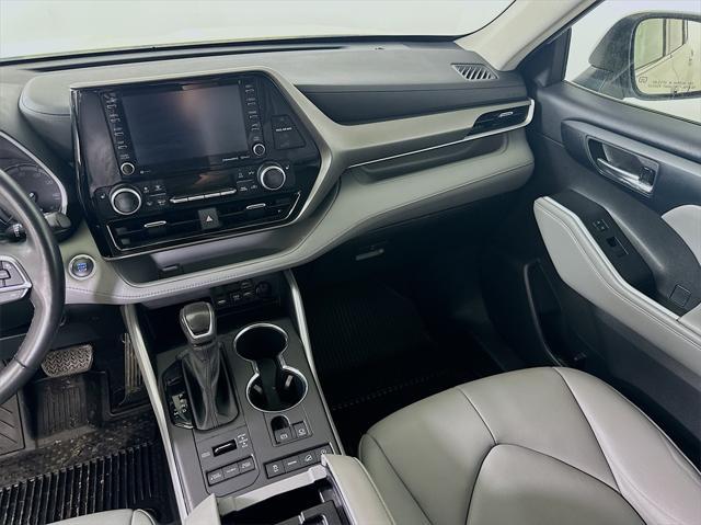 used 2021 Toyota Highlander car, priced at $27,999