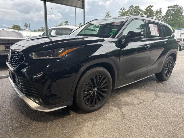 used 2024 Toyota Highlander car, priced at $41,499