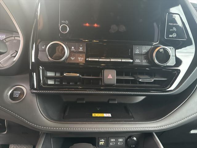 used 2024 Toyota Highlander car, priced at $41,499