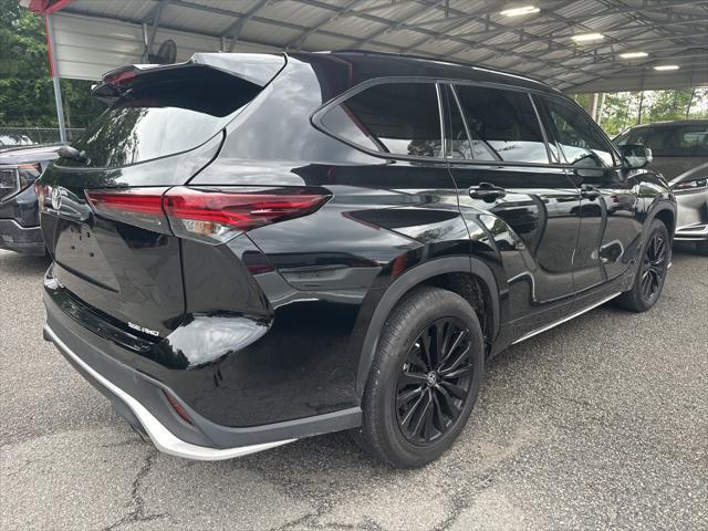 used 2024 Toyota Highlander car, priced at $41,499