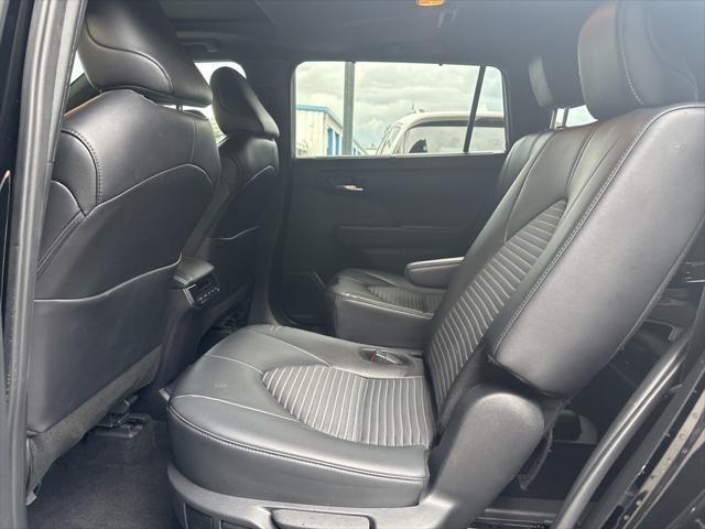 used 2024 Toyota Highlander car, priced at $41,499