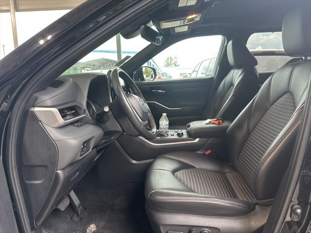 used 2024 Toyota Highlander car, priced at $41,499