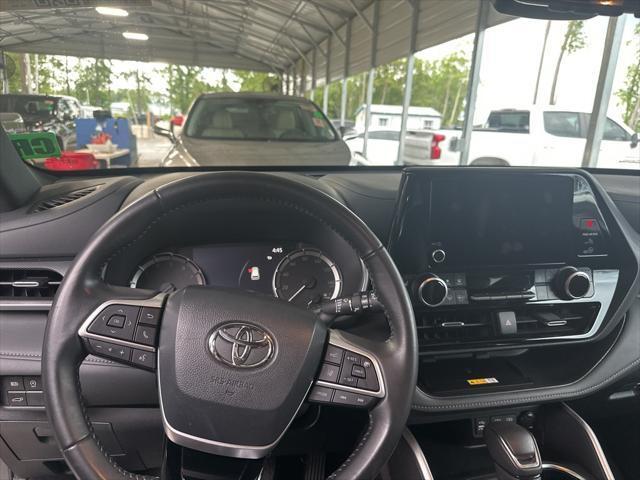 used 2024 Toyota Highlander car, priced at $41,499