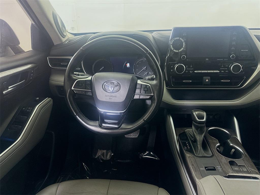 used 2021 Toyota Highlander car, priced at $30,755