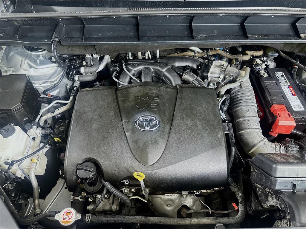 used 2021 Toyota Highlander car, priced at $30,755