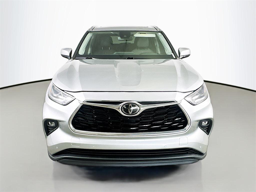 used 2021 Toyota Highlander car, priced at $30,755