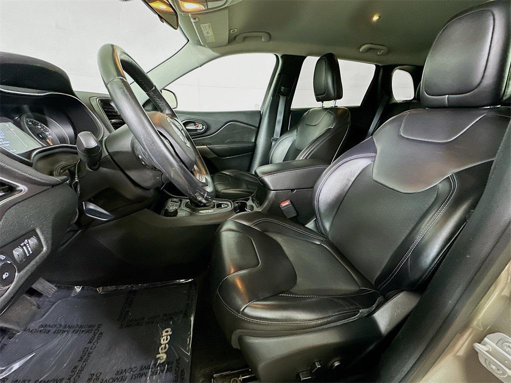 used 2019 Jeep Cherokee car, priced at $14,820