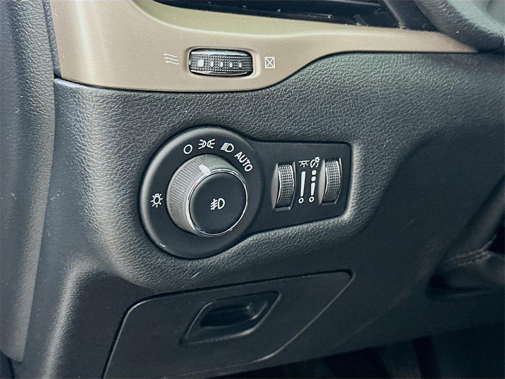 used 2016 Jeep Cherokee car, priced at $13,144
