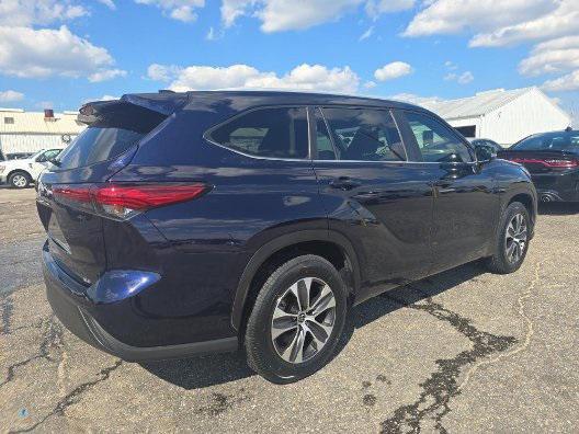 used 2023 Toyota Highlander car, priced at $32,000