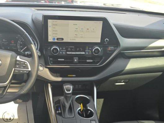 used 2023 Toyota Highlander car, priced at $32,000
