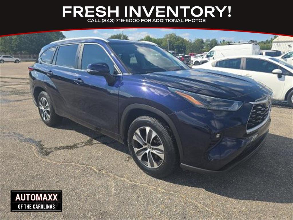 used 2023 Toyota Highlander car, priced at $32,000