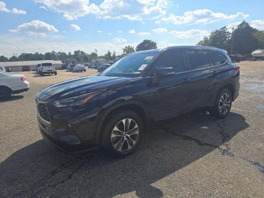 used 2023 Toyota Highlander car, priced at $32,000