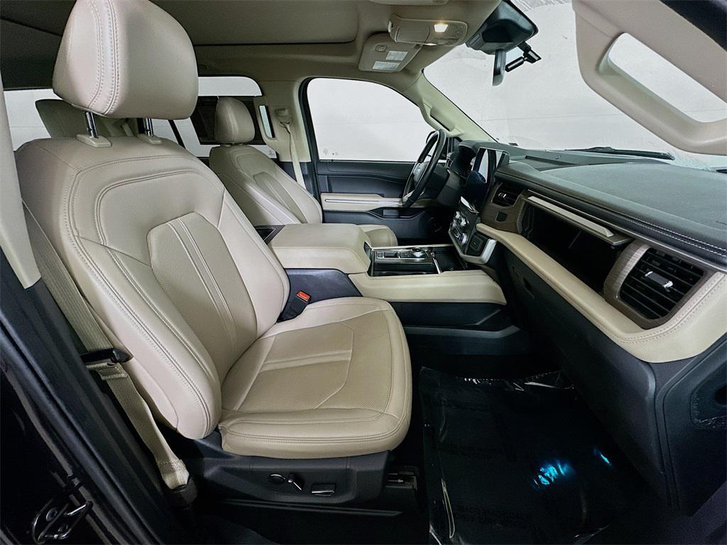 used 2024 Ford Expedition car, priced at $41,500