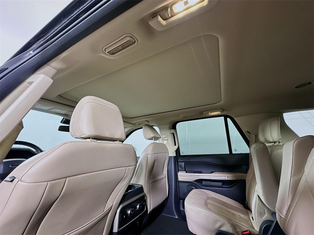 used 2024 Ford Expedition car, priced at $41,500
