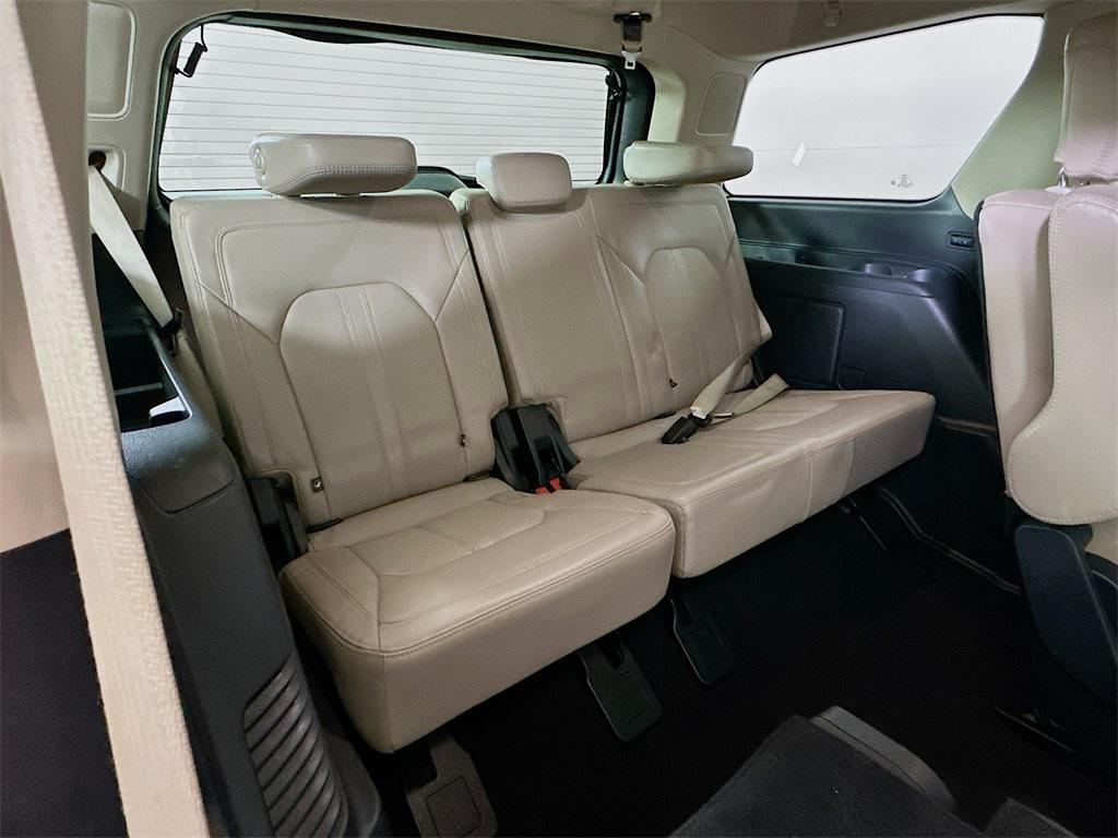 used 2024 Ford Expedition car, priced at $41,500