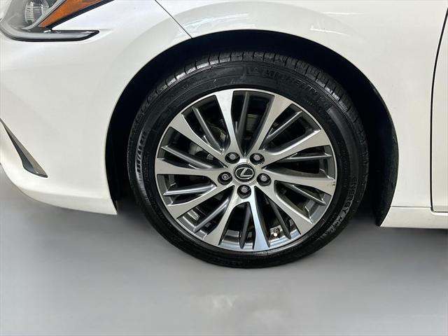 used 2019 Lexus ES 300h car, priced at $24,900