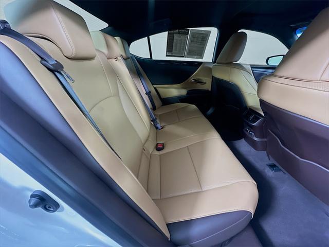 used 2019 Lexus ES 300h car, priced at $24,900