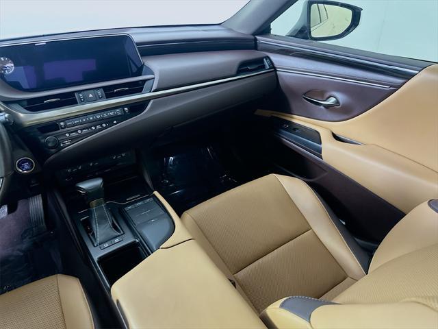 used 2019 Lexus ES 300h car, priced at $24,900