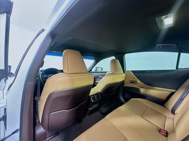 used 2019 Lexus ES 300h car, priced at $24,900