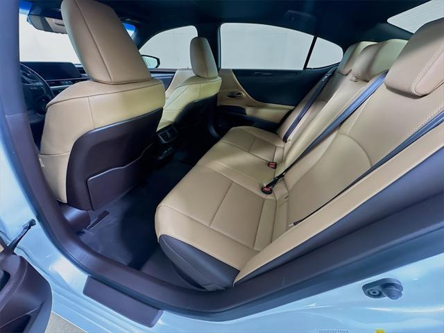used 2019 Lexus ES 300h car, priced at $24,900
