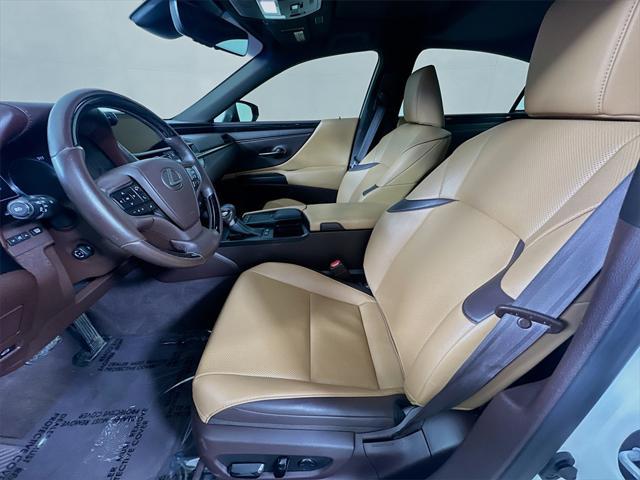 used 2019 Lexus ES 300h car, priced at $24,900