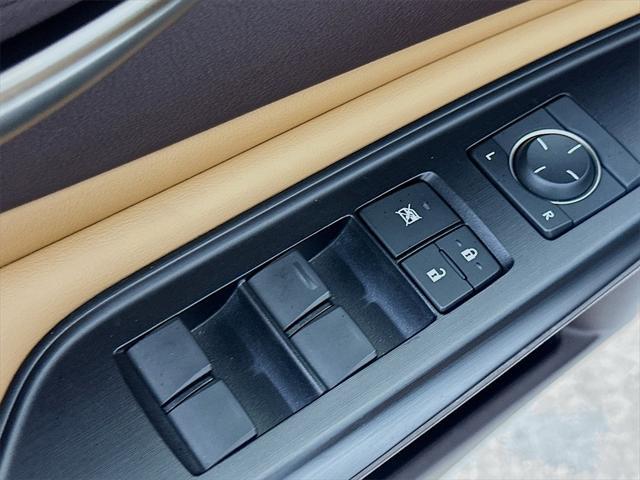 used 2019 Lexus ES 300h car, priced at $24,900