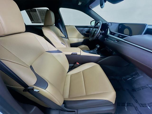 used 2019 Lexus ES 300h car, priced at $24,900