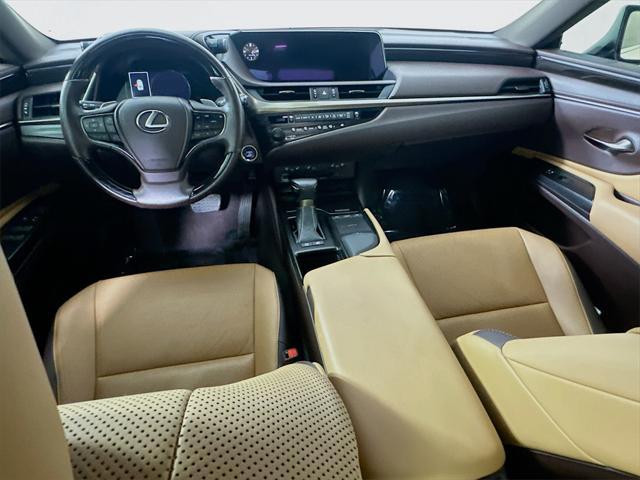 used 2019 Lexus ES 300h car, priced at $24,900