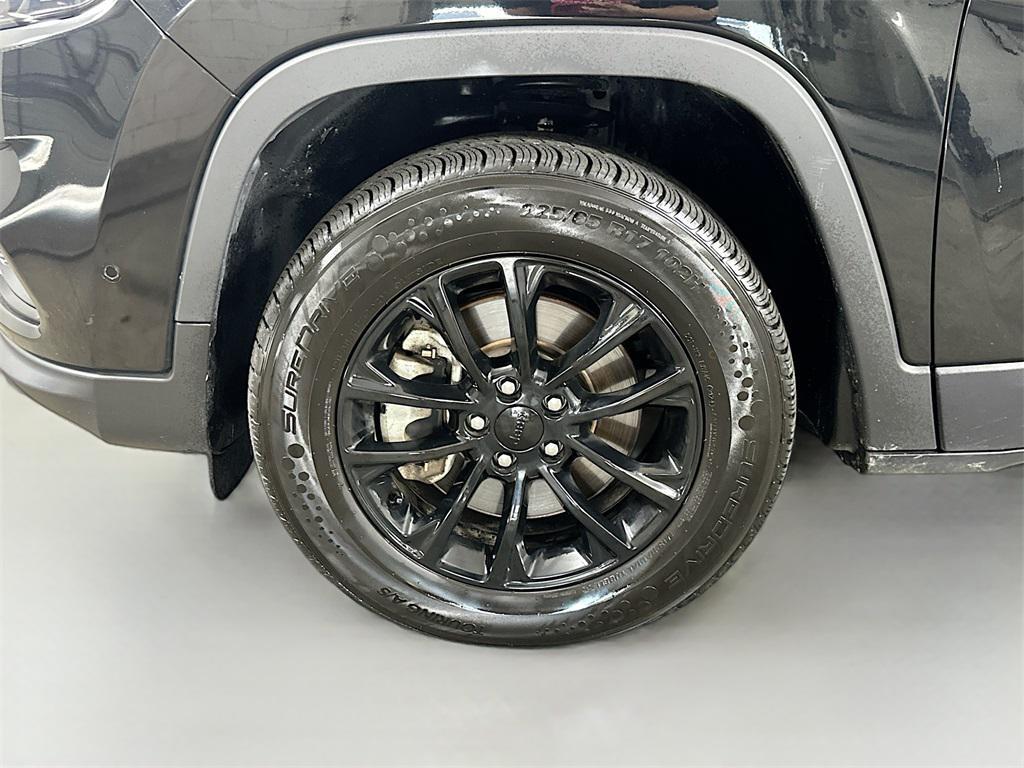 used 2023 Jeep Cherokee car, priced at $21,300