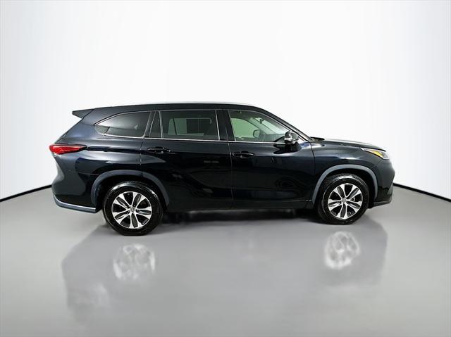 used 2020 Toyota Highlander car, priced at $27,900