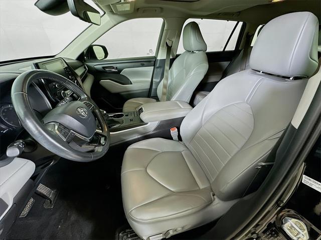 used 2020 Toyota Highlander car, priced at $27,900