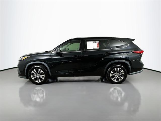 used 2020 Toyota Highlander car, priced at $27,900