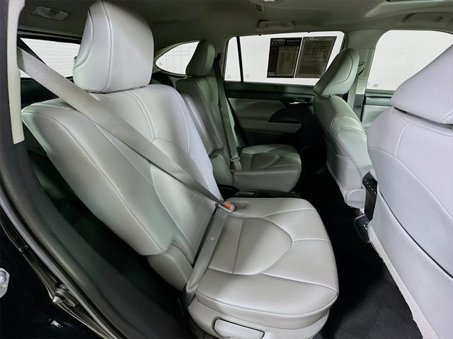 used 2020 Toyota Highlander car, priced at $27,900