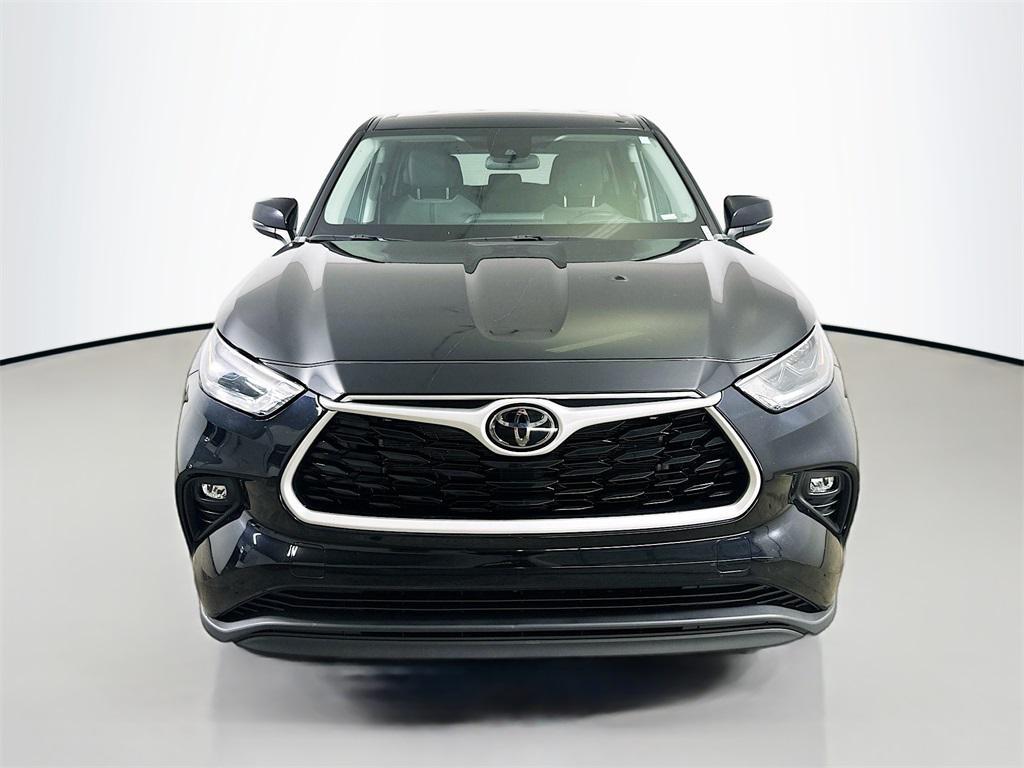 used 2023 Toyota Highlander car, priced at $29,377