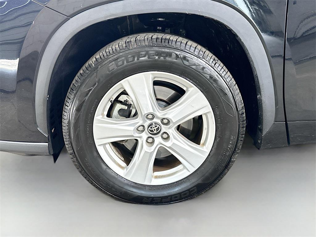 used 2023 Toyota Highlander car, priced at $29,377