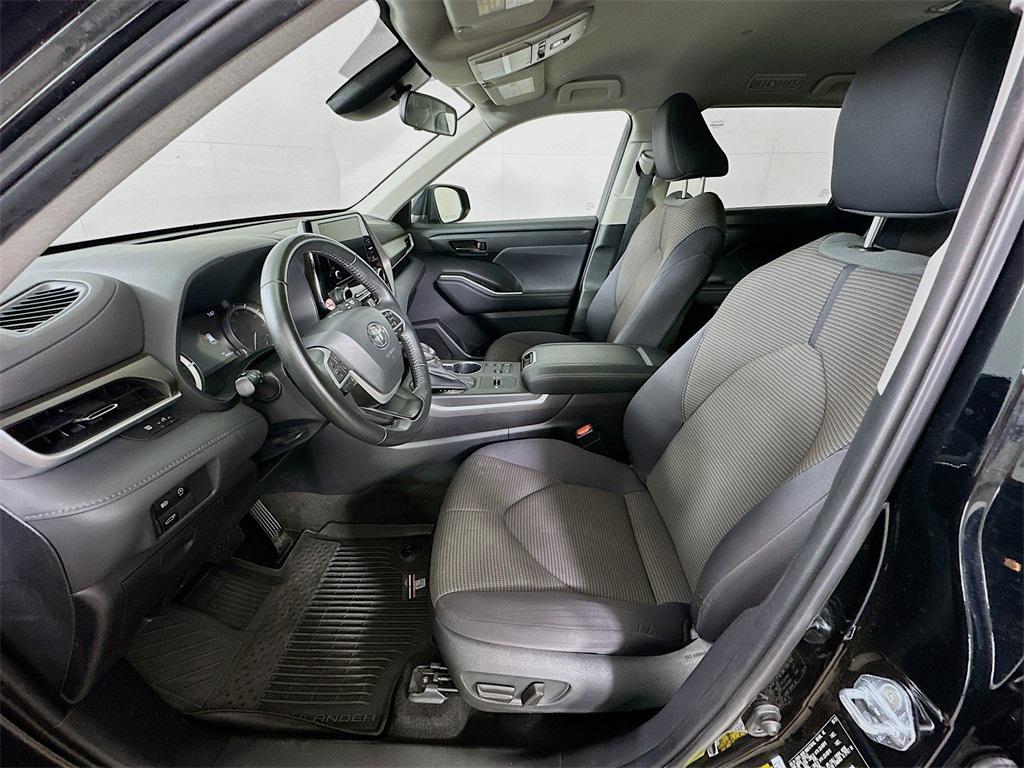 used 2023 Toyota Highlander car, priced at $29,377
