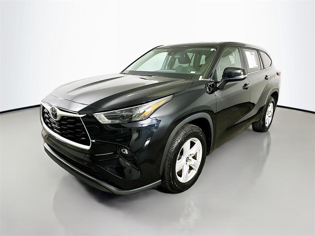 used 2023 Toyota Highlander car, priced at $29,377