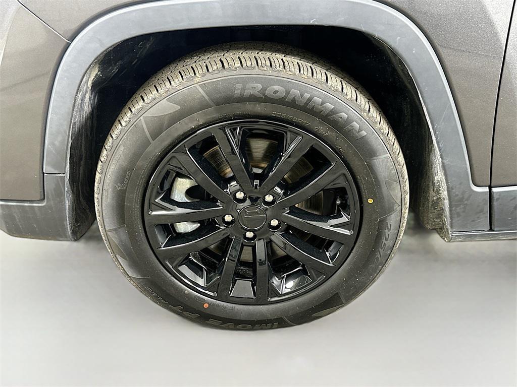 used 2021 Jeep Cherokee car, priced at $14,135