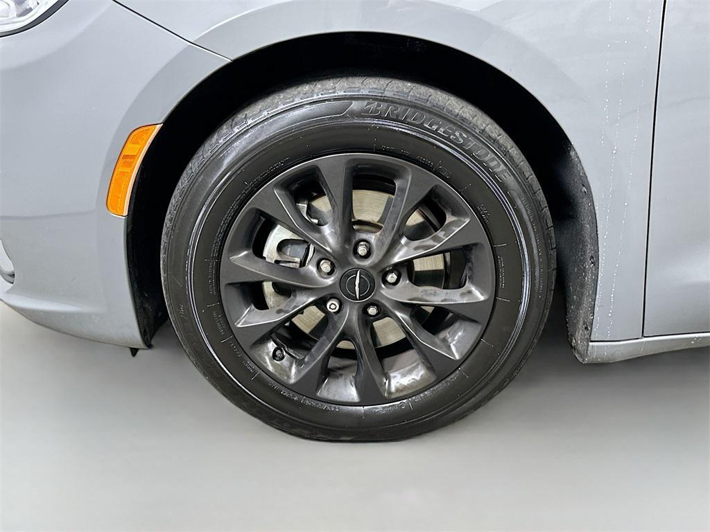 used 2021 Chrysler Pacifica car, priced at $17,209