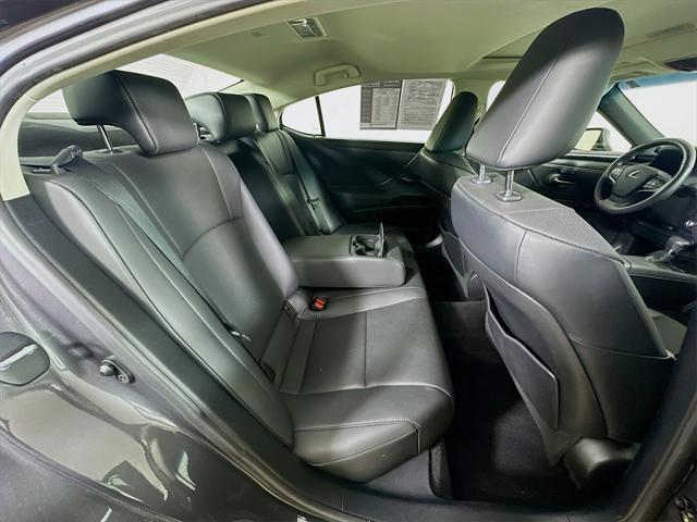 used 2022 Lexus ES 350 car, priced at $32,900