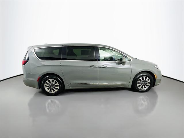 used 2022 Chrysler Pacifica Hybrid car, priced at $24,300