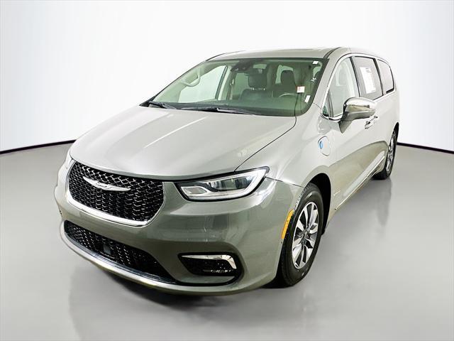 used 2022 Chrysler Pacifica Hybrid car, priced at $24,300