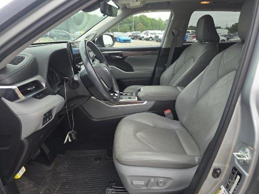 used 2021 Toyota Highlander car, priced at $32,648