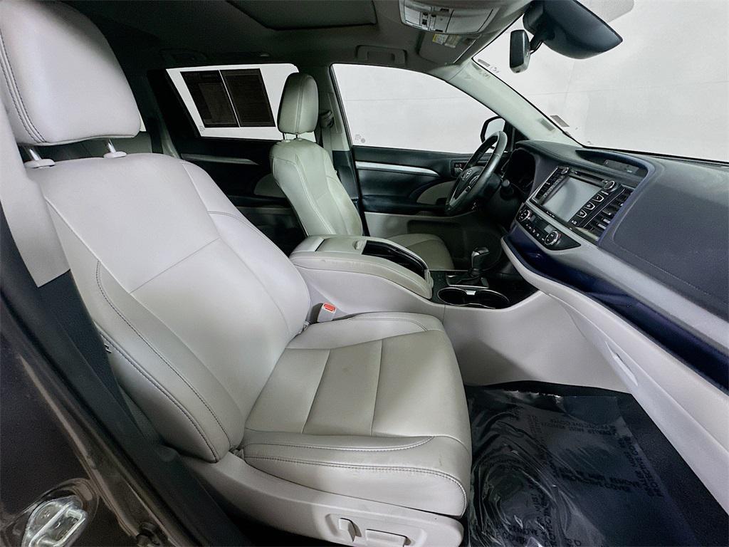 used 2019 Toyota Highlander car, priced at $25,999