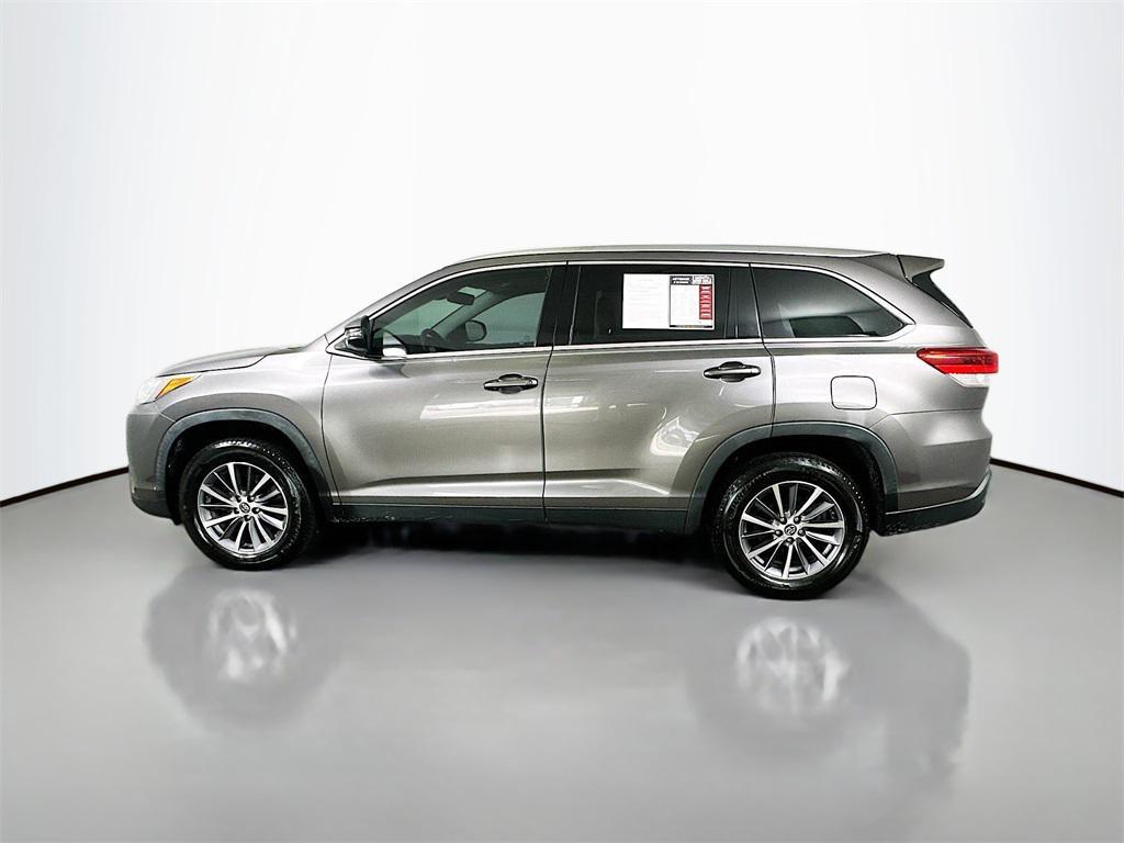 used 2019 Toyota Highlander car, priced at $25,999