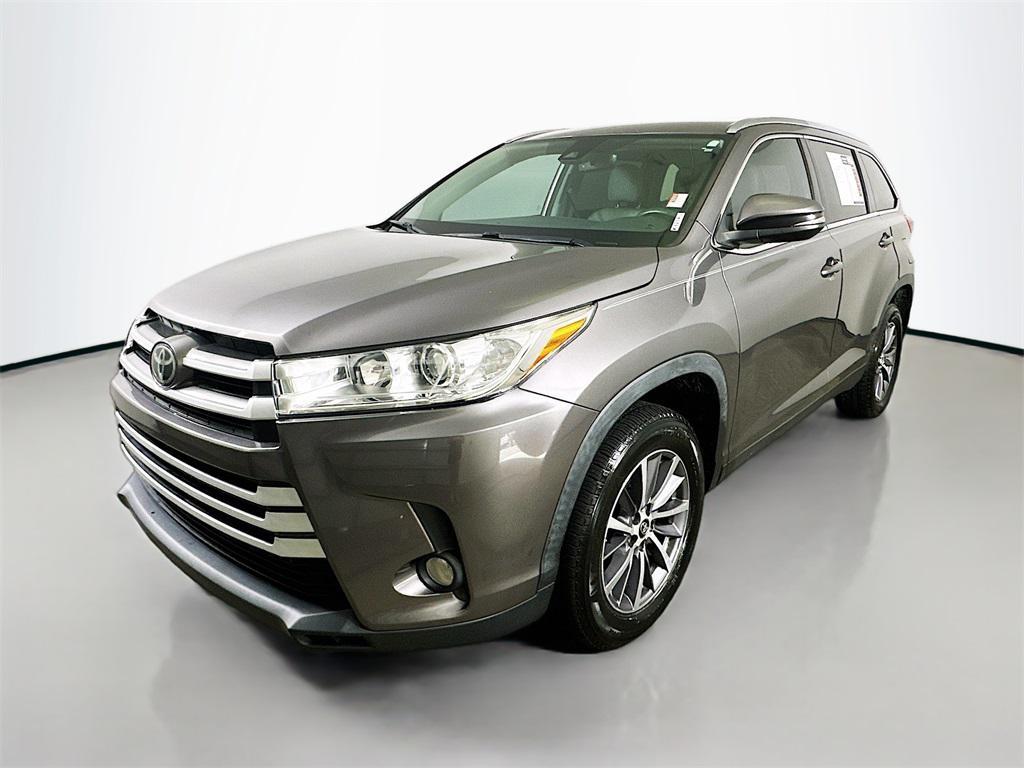 used 2019 Toyota Highlander car, priced at $25,999