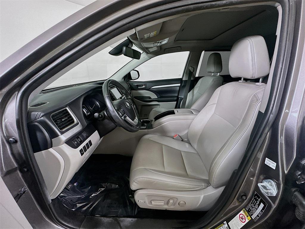 used 2019 Toyota Highlander car, priced at $25,999