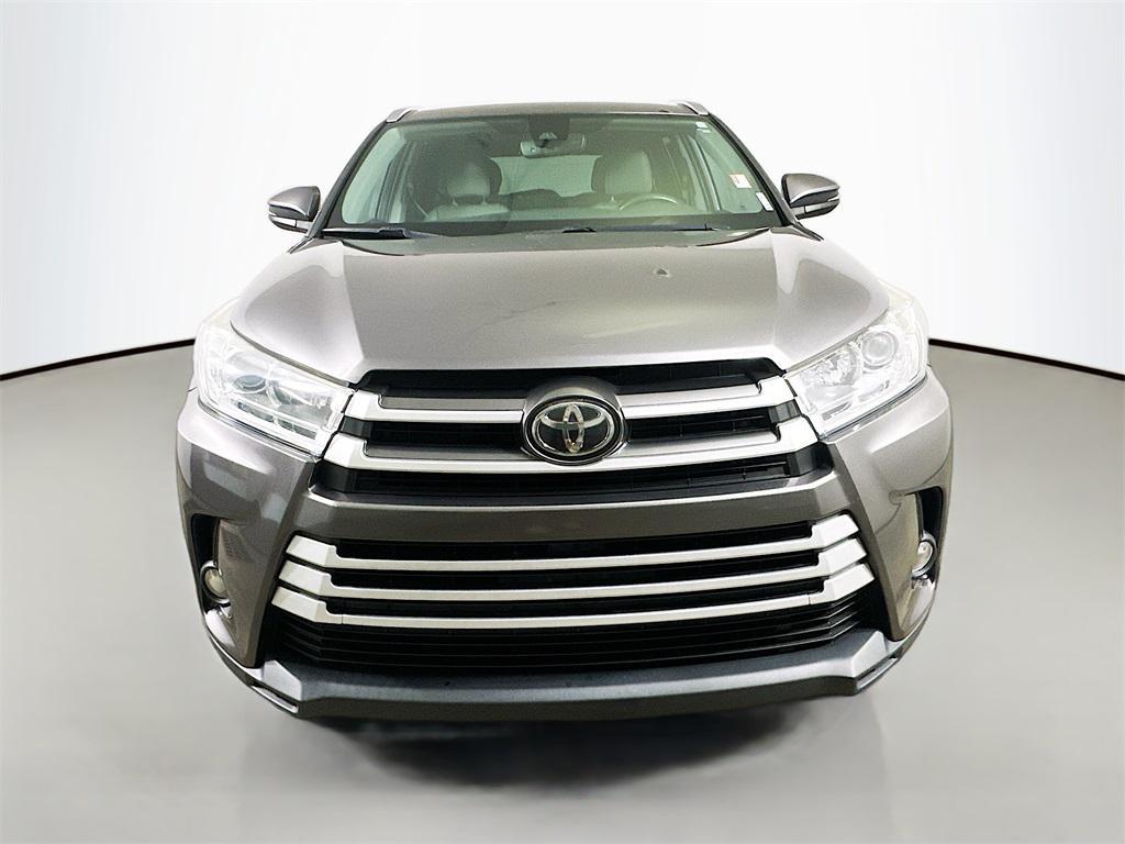 used 2019 Toyota Highlander car, priced at $25,999
