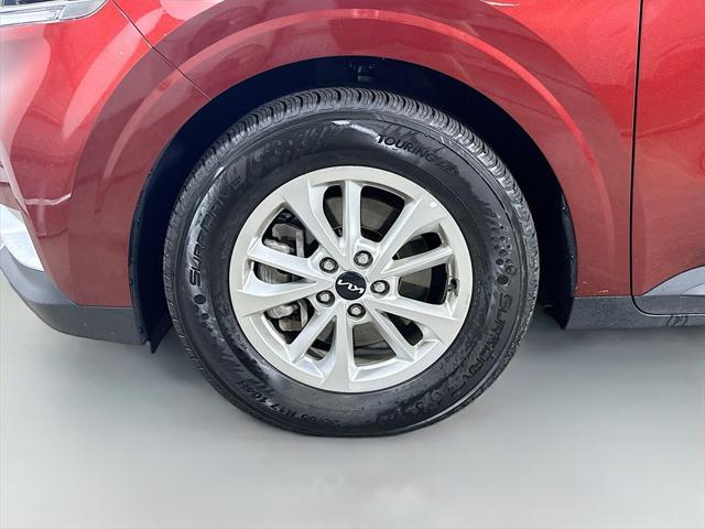 used 2024 Kia Carnival car, priced at $31,689