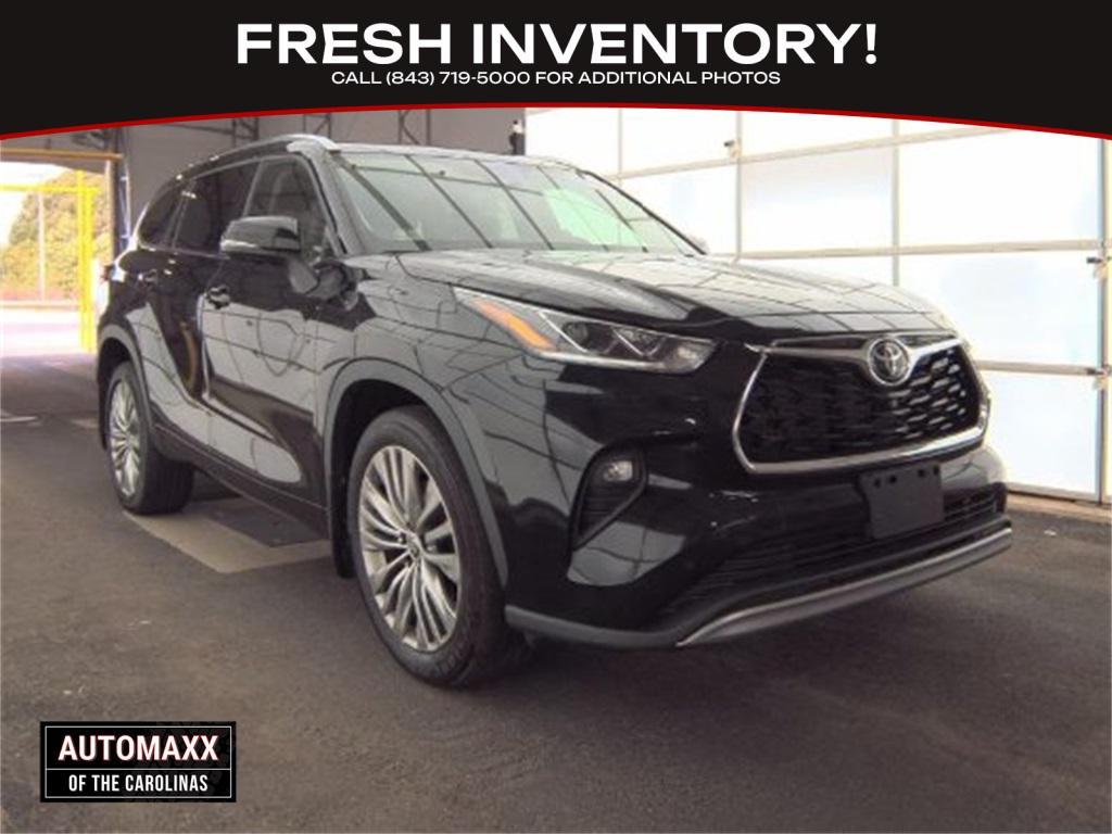used 2022 Toyota Highlander car, priced at $35,999
